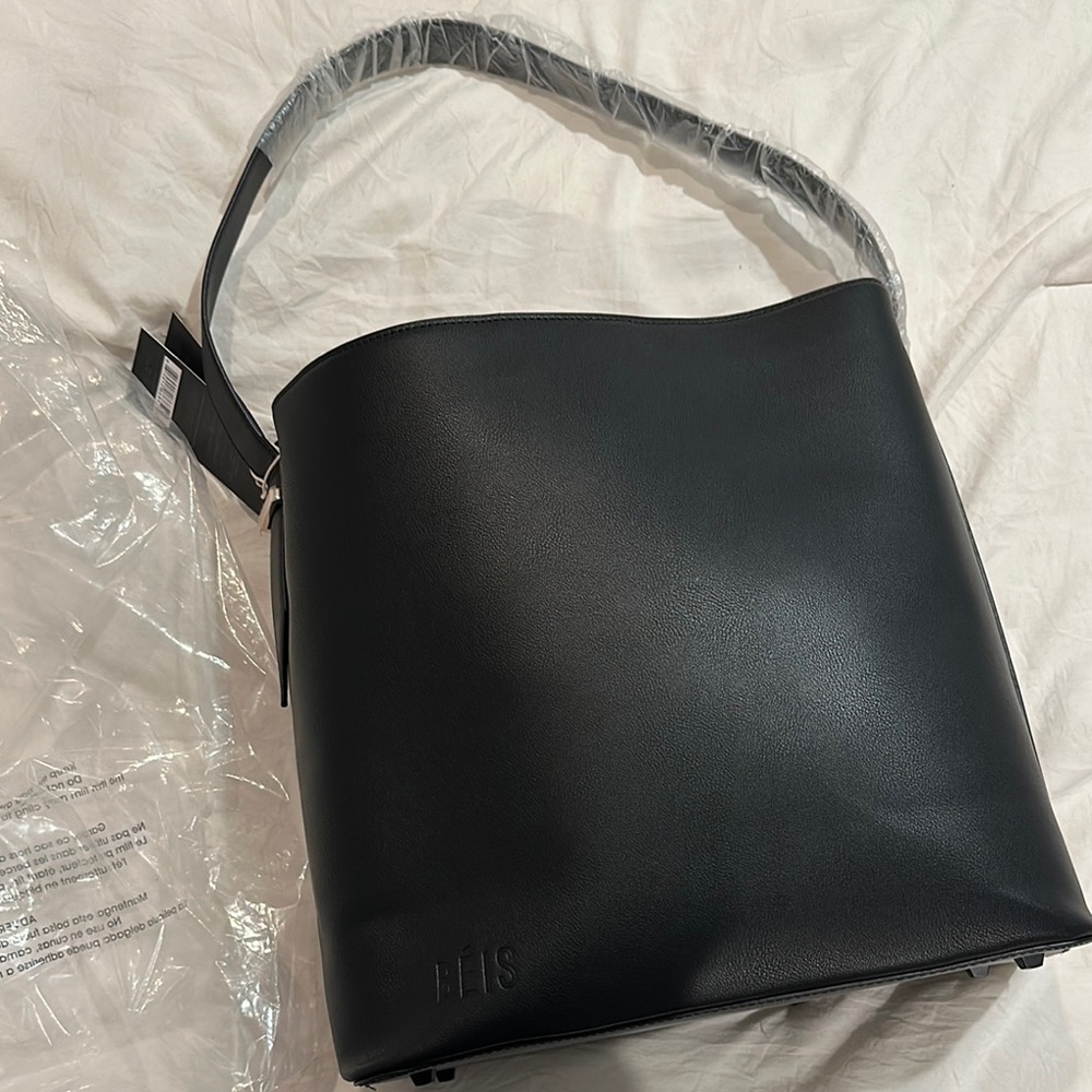 Beis The Wicked Tote in Black